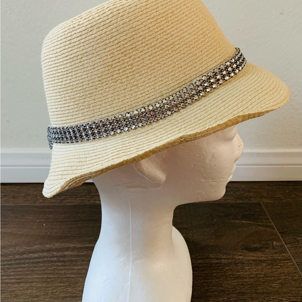 Eugenia Kim hat
